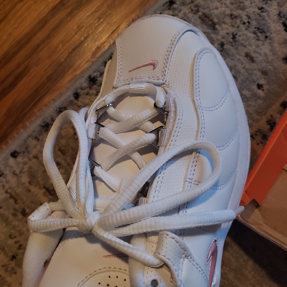 Women| Chunky Nike shoes - Picture 5 of 6